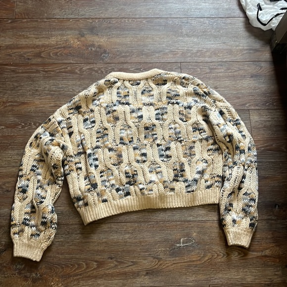 Cropped Button down Sweater - Picture 2 of 2